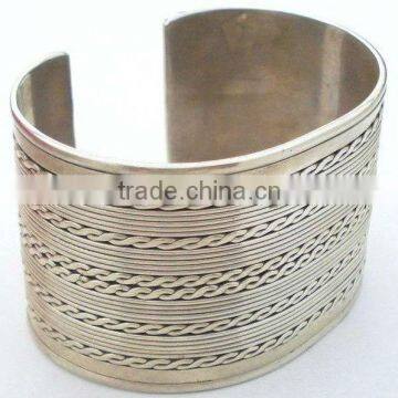 Latest simple cuff bangle plain engraved body piercing jewelry