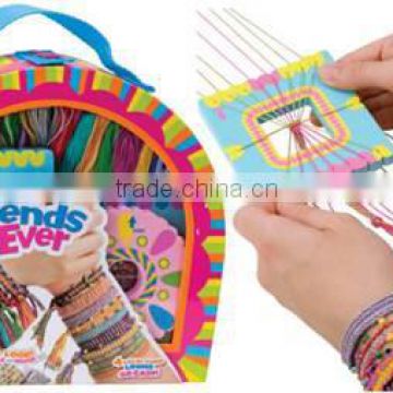 FRIENDSHIP BRACELET MAKING KIT