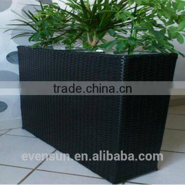 2015 Fashionable wicker frame outdoor flower pot