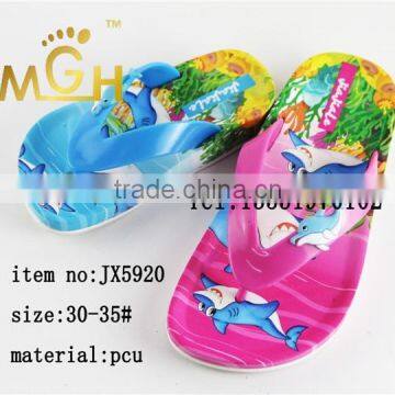 2015 New Design Fashion Pcu Kids Slippers
