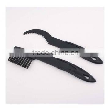 Bicycle chain cleaning brush