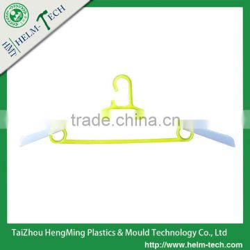 Folding Plastic Clothes Hanger --Z6618