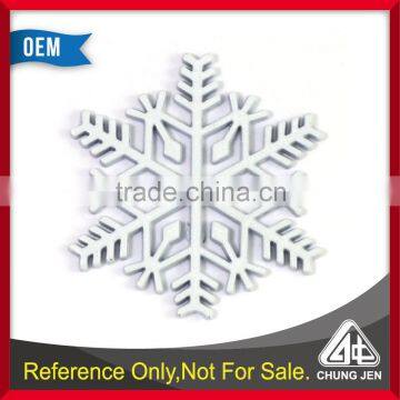 Low MOQ Christmas white snowflake pin badge