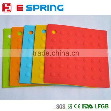 17*17CM Durable Square Shape Can be Hung Silicone Table Mat