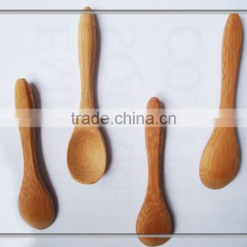 Mini wooden scoop condiment spoon for dining room or cantine table use