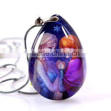 Fashion Crystal Inside Carving Chain Pendant Necklace for Christmas Gift