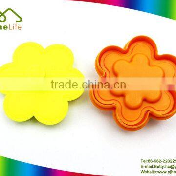 Flower shape plastic cartoon biscuit mold plunger cookie cutter