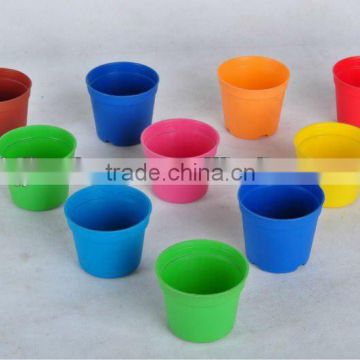 small plastic flower pots