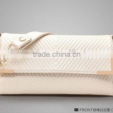 2015 Novelty Design Chains Latest Ladies Party Bags photo-4