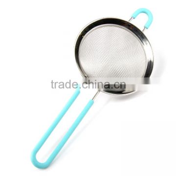 fine mesh strainer with silicone cover handle