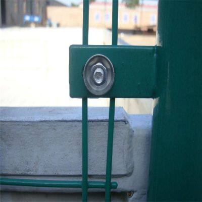 Photovoltaic Wire Mesh Fences Are Available for Sale in Stock. Fence Nets for Photovoltaic Fields. Double-strand Wire Guardrails Are in Abundant Supply. photo-2