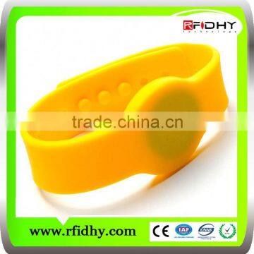 Manufacturer of Customized rfid silicone bangle wristband