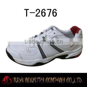 Latest brand name men's tennis shoe