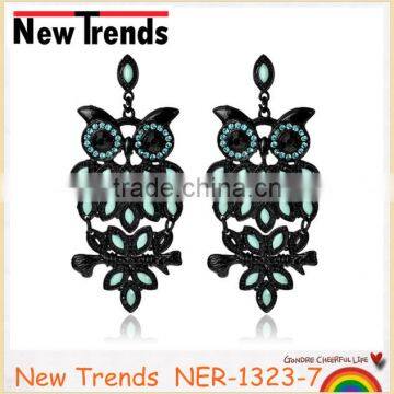 Fashionable cheap owl earring with blue rhinestone