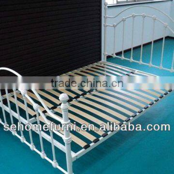 metal double bed