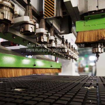 China Experienced Factory Automatic Center CNC Wood Router Machine for Wood Door Cabinet Making photo-3