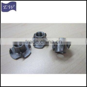 furniture insert t nuts with 4 prongs (DIN1624)