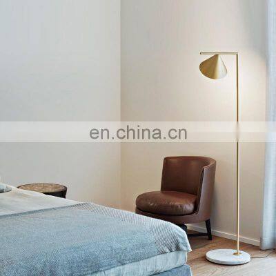 Creative Modern Simple Floor Light Gold Triangle Floor Lamp LED Stand Floor Light For Indoor Bedroom Decoration