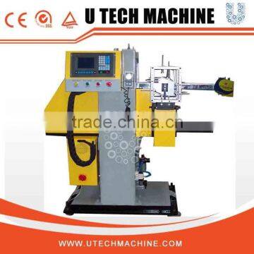 Auto in-mold labeling machine for round container