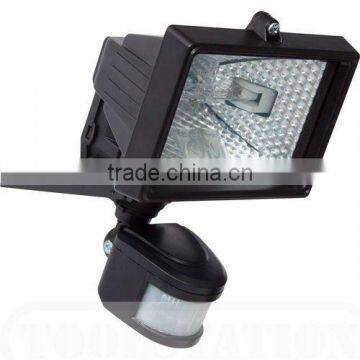 Halogen floodlight fixture with PIR