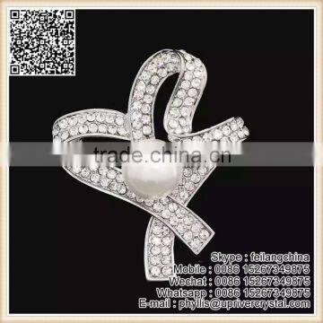 Elegant Style Garment Pearl Brooch White Crystal Ribbon Brooch