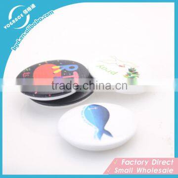 Custom plastic back pins round tinplate badges