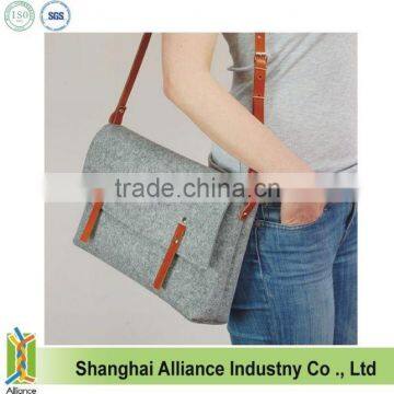 Light gray polyester felt messenger bag with leather shoulder strap(TM-FT-020)