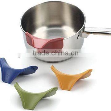 Silicone Slip-On Pour Spout, Plastic Pour Spout