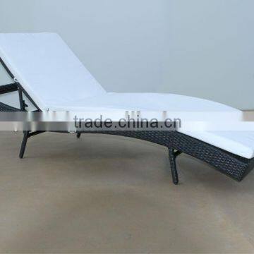 rattan chaise longue