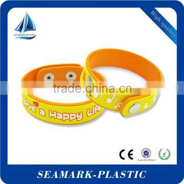 2016 custom made silicone rubber button bracelets for children