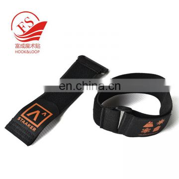 Adjustable elastic loop strap with plastic buckle