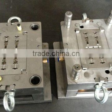 PLASTIC INJECTION MOLD