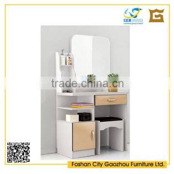 Modern Dressing Table With Mirror