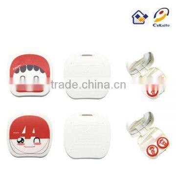 A-8069 Pretty Man With Mum Contact Lens Mate Box photo-4