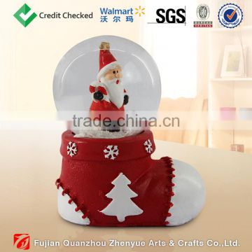 2015 Newest resin Christmas snowglobe