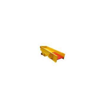 Vibrating feeder with reasonable structure