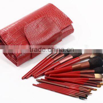 Superior Quality Crocodile Pattern 15pcs Red Up Brushes photo-1