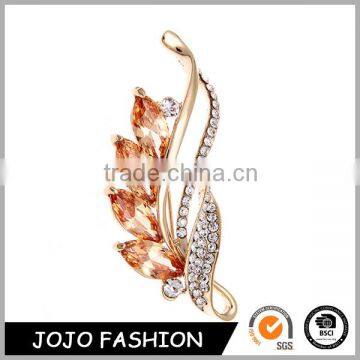 New design korean style women zircon elegant corsage brooch pin for girl                        
                                                                                Supplier's Choice