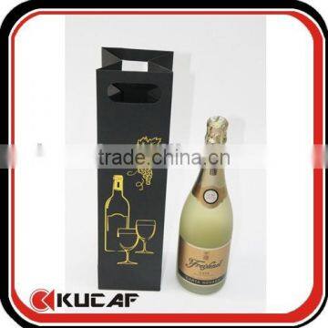 2015 Custom printed gold hot stamping black paper wine bag with die cut handle