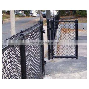 Rhombic wire mesh fence