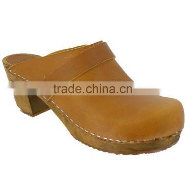 Hot selliCustomized Attractive Manufacturer Hot sales Cheapest Eco-friendly 2017 Cheapest Fashionable Custom womens wooden clogs