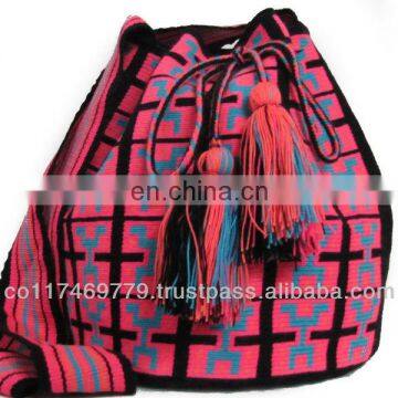 Mochilas wayuu, colombian bags, made by indigenas