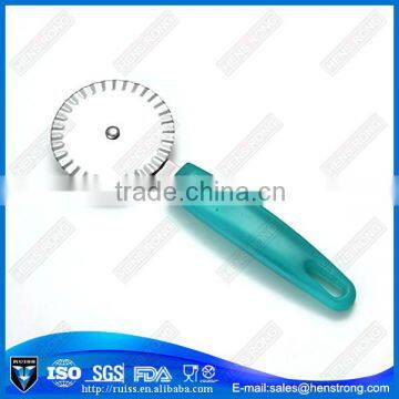 Reliable Quality Plastic Handle Round Pizza Cutter photo-2