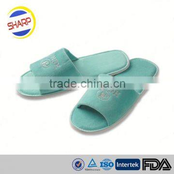 Custom embroidery/transfer print logo disposable hotel slippers