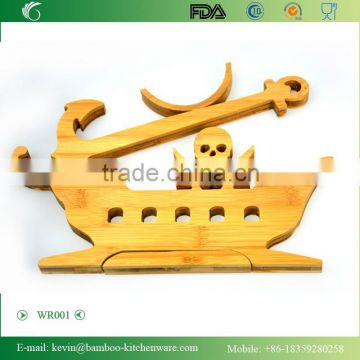 WR001/Wholesale pirate ship bamboo wine rack