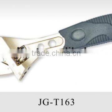 adjustable wrench with hammer function