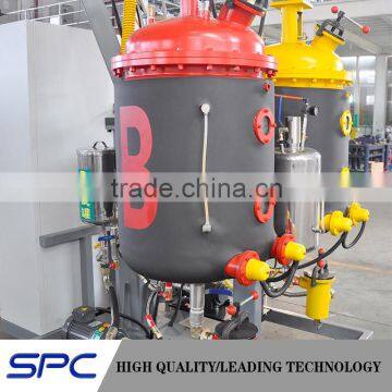 Low Pressure Polyurethane PU Key Chain Foaming Injection Machine photo-5