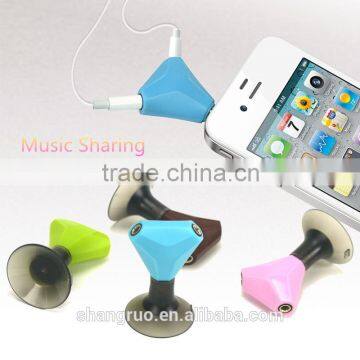 Earphone splitter/stand Music sharing sharing adapter lovers earphone sharing device