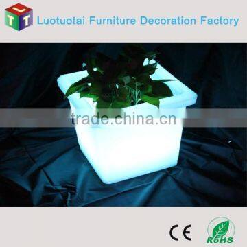 Wholesale Remote control LED Light Plastic Flower Pot LED Planter with eaves