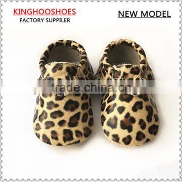 Top selling baby hard sole walking shoes toddler shoes rubber sole genuine leather baby moccasins